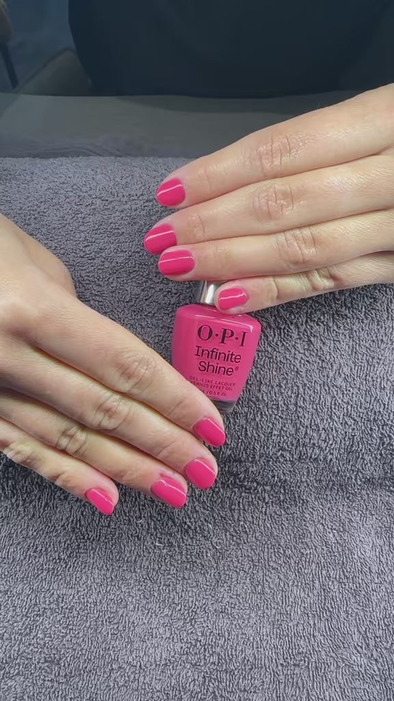 O.P.I Infinite Shine Strawberry Margarita handen roze flesje filmpje