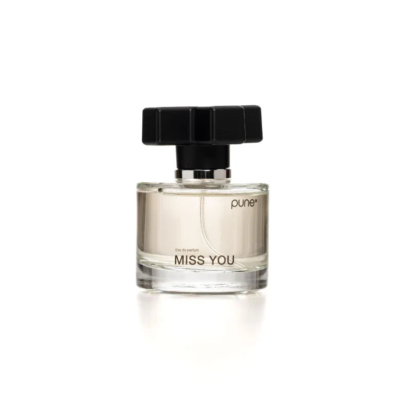 PUNE MISS YOU Parfum 50 ml, houtachtig-oriëntaalse geur met sandelhout en vanille, flacon detailweergave, Puur Diana Shop Nuenen