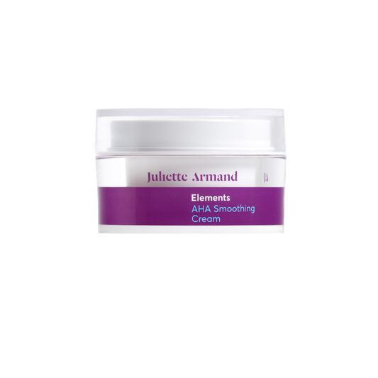 Juliette Armand AHA Smoothing Cream 50 ml, een exfoliërende crème met AHA-zuren voor een huid met een oneffen textuur en verminderde glans. Verfijnt het huidbeeld en ondersteunt een gladdere uitstraling bij regelmatig gebruik. Op de foto de pot met paars etiket. Puur Diana Shop Nuenen