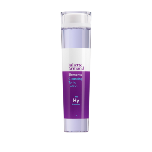 Juliette Armand Cleansing Tonic Lotion 210 ml, een verfrissende reinigingslotion voor een huid die na het wassen nog restjes vuil of kalkaanslag achterhoudt. Verwijdert laatste sporen van reiniger en bereidt de huid voor op de vervolgverzorging. Op de foto de flacon met paars etiket en transparante dop. Puur Diana Shop Nuenen