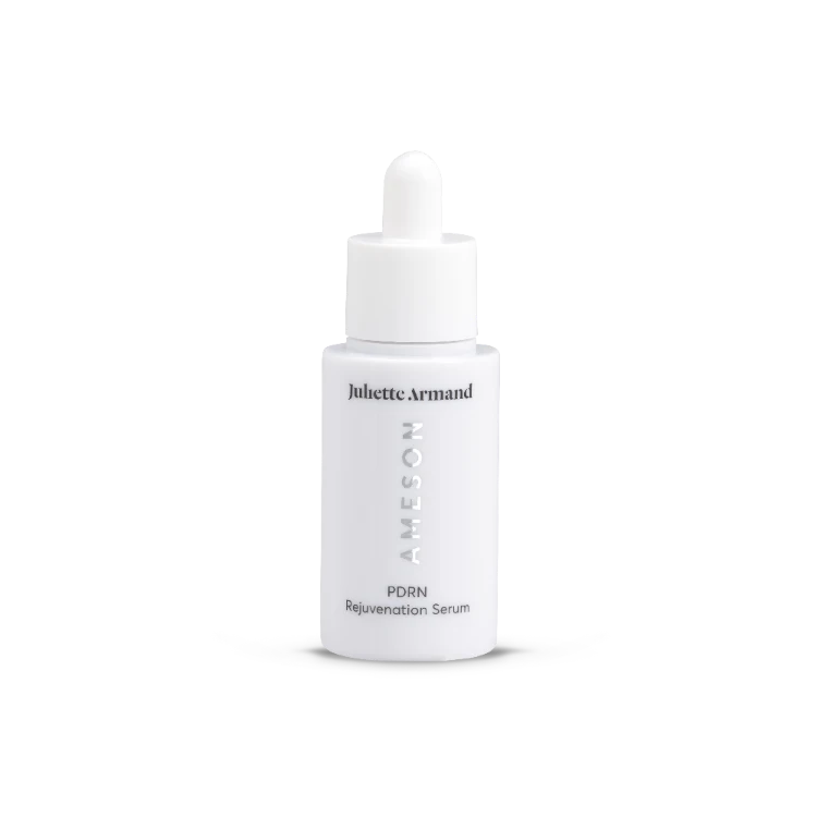 Juliette Armand PDRN Rejuvenation Serum 30 ml, close-up van het gel-serum voor hydratatie en een gezonde glow bij een vochtarme huid. Puur Diana Shop Nuenen