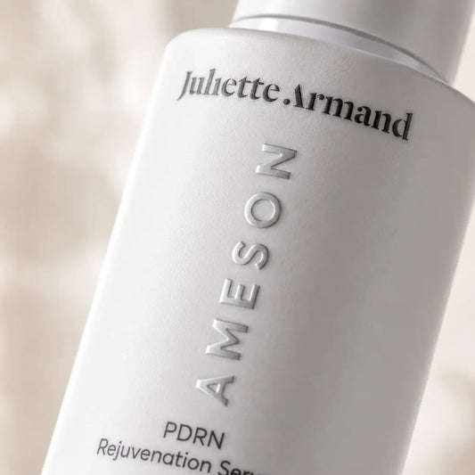 Juliette Armand PDRN Rejuvenation Serum 30 ml, productfoto voor een vochtarme en rijpere huid ter ondersteuning van hydratatie. Puur Diana Shop Nuenen