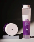 Juliette Armand Sensitive Cleansing Gel 210 ml flacon in studio setting, een milde reiniger voor de gevoelige huid als eerste stap in de dagelijkse routine. Puur Diana Shop Nuenen