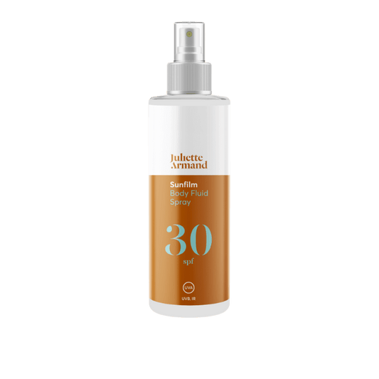 Juliette Armand Sunfilm Body Fluid Spray SPF30 200 ml, een lichte zonbescherming voor het lichaam met een hydraterende spraytextuur voor eenvoudig aanbrengen. Puur Diana Shop Nuenen