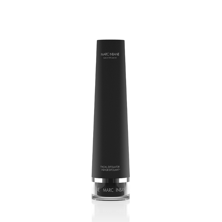 Marc Inbane Black Exfoliator 75 ml, een exfoliërende scrub om de huid voor te bereiden op zelfbruinende producten. Verwijdert dode huidcellen voor een egaler en langduriger resultaat. Op de foto de zwarte fles met zilveren ring en transparante dop. Puur Diana Shop Nuenen