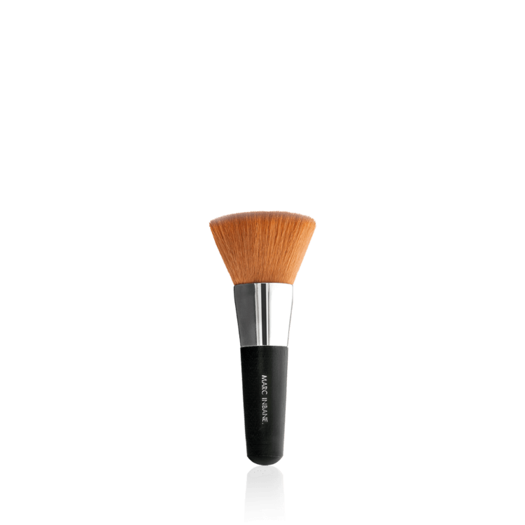 Marc Inbane Kabuki Brush, een kwast voor het gelijkmatig aanbrengen van poederproducten voor een natuurlijke finish. Puur Diana Shop Nuenen