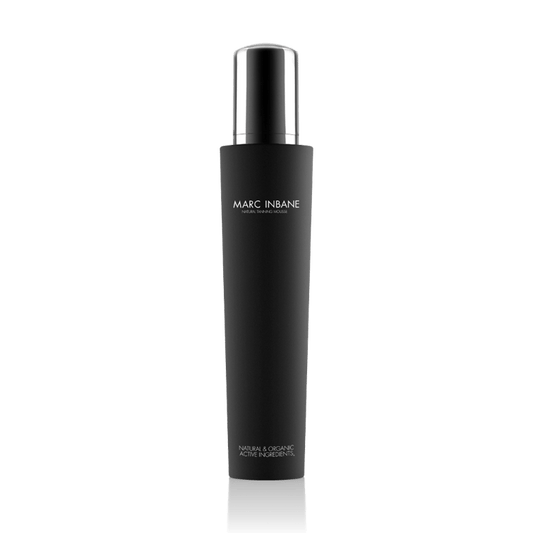 Marc Inbane Natural Tanning Mousse, een zelfbruinende mousse voor een natuurlijke, egale teint zonder zon. Streepvrij aan te brengen en geschikt voor dagelijks gebruik. Op de foto de zwarte fles met zilveren dop. Puur Diana Shop Nuenen