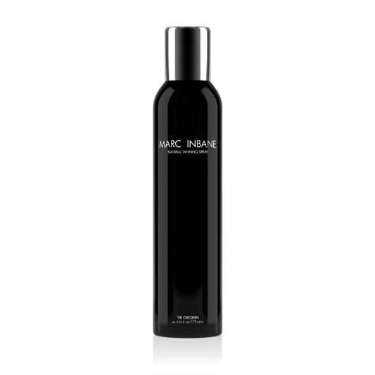 Marc Inbane Natural Tanning Spray 175 ml, een zelfbruinende spray voor een natuurlijke, egale huidskleur zonder zon. Geeft een geleidelijke bruining die goed te doseren is. Op de foto de zwarte fles met zilveren dop. Puur Diana Shop Nuenen