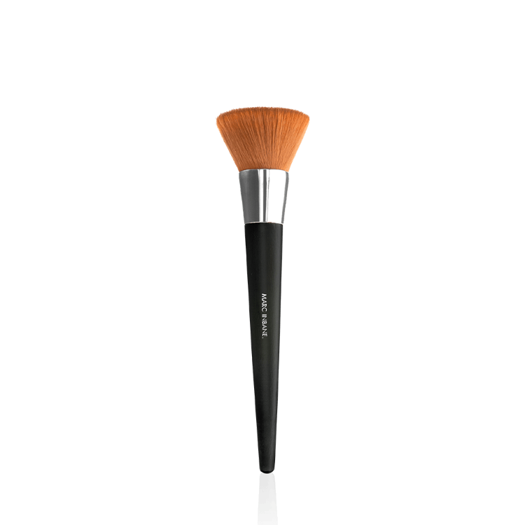 Marc Inbane Powder Brush, een kwast voor het aanbrengen van bronzingpoeder voor een natuurlijke, egale gloed. Puur Diana Shop Nuenen