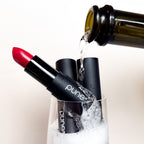 PUNE Lipstick Mat Bloody Hot, matte rode lippenstift van PUNE bij Puur Diana